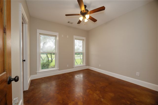 191 Bell Road, Van Alstyne, TX 75495