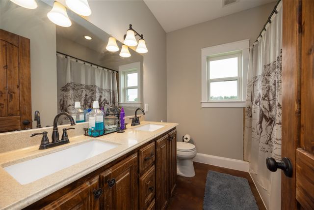 191 Bell Road, Van Alstyne, TX 75495