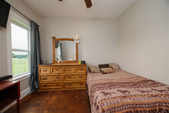 191 Bell Road, Van Alstyne, TX 75495