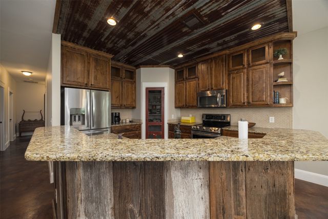 191 Bell Road, Van Alstyne, TX 75495