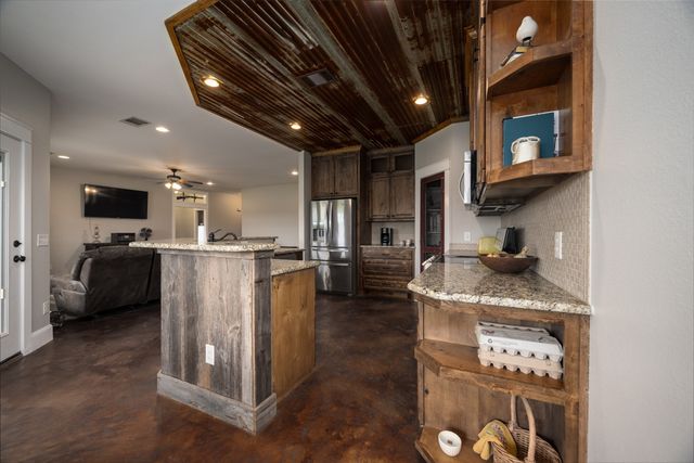 191 Bell Road, Van Alstyne, TX 75495