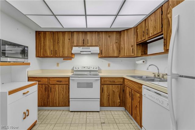 22954 Maple Ridge Road 202B, North Olmsted, OH 44070