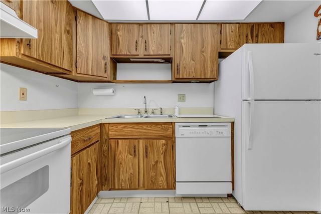 22954 Maple Ridge Road 202B, North Olmsted, OH 44070