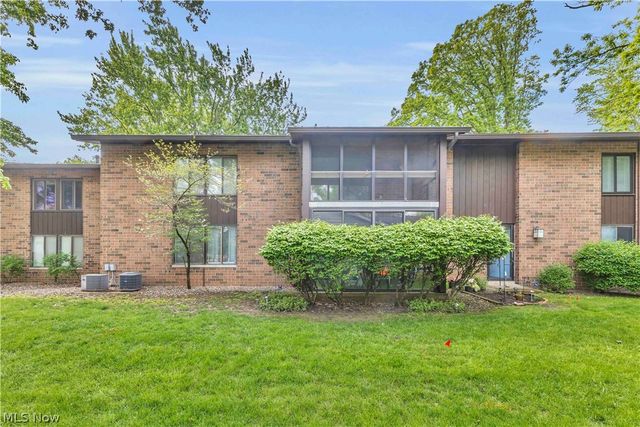 22954 Maple Ridge Road 202B, North Olmsted, OH 44070