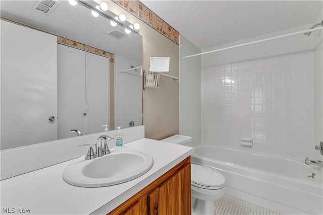 22954 Maple Ridge Road 202B, North Olmsted, OH 44070