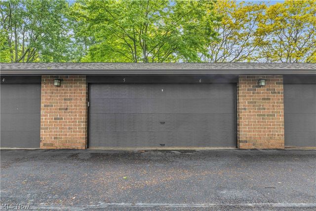22954 Maple Ridge Road 202B, North Olmsted, OH 44070