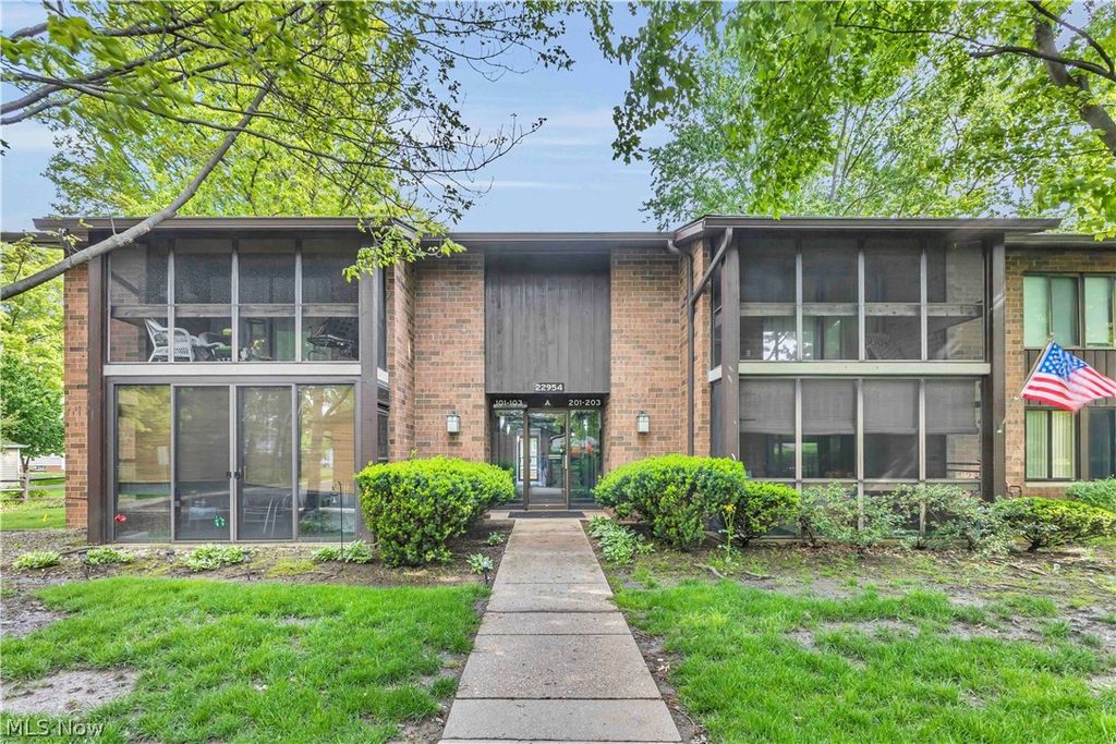 22954 Maple Ridge Road 202B, North Olmsted, OH 44070