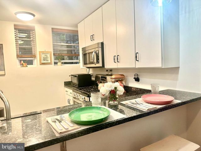 2339 40TH PL NW #5, Washington, DC 20007