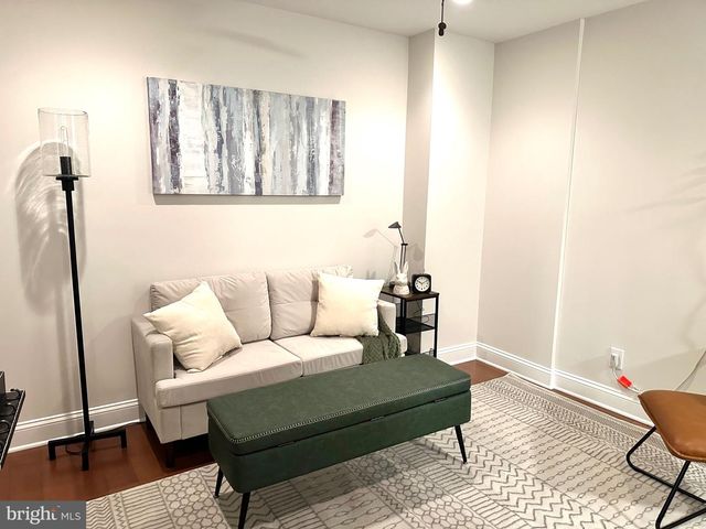 2339 40TH PL NW #5, Washington, DC 20007