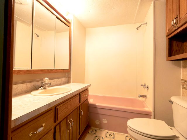 6240 N GUN CLUB Road, Morris, IL 60450