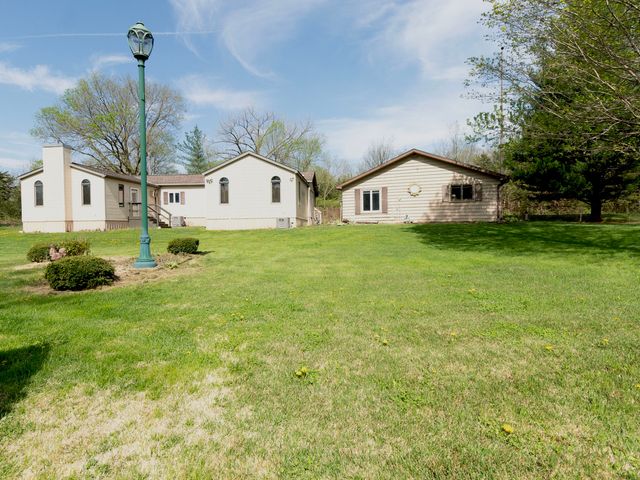 6240 N GUN CLUB Road, Morris, IL 60450