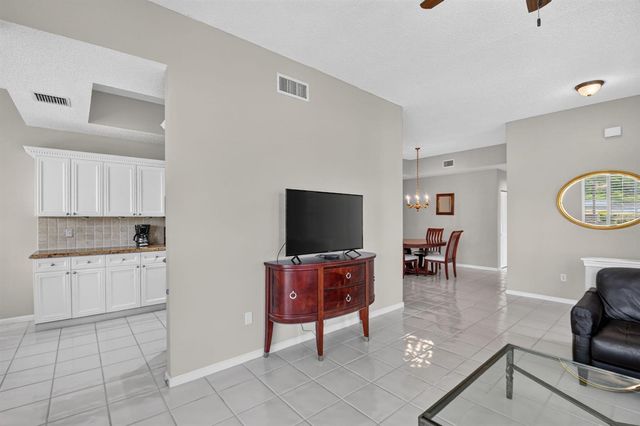 10148 ANDOVER COACH Circle A1, Lake Worth, FL 33449