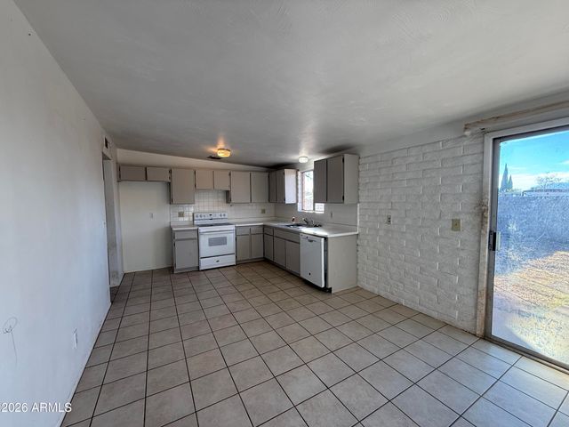 2048 SANTA RITA Drive, Sierra Vista, AZ 85635