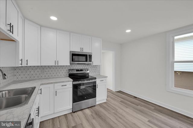 120 E CHESTNUT ST, Frackville, PA 17931