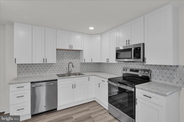 120 E CHESTNUT ST, Frackville, PA 17931