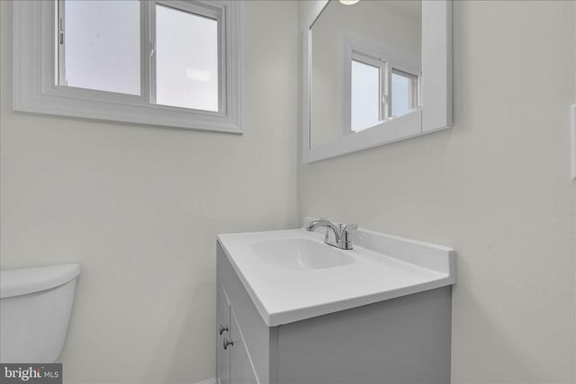 120 E CHESTNUT ST, Frackville, PA 17931