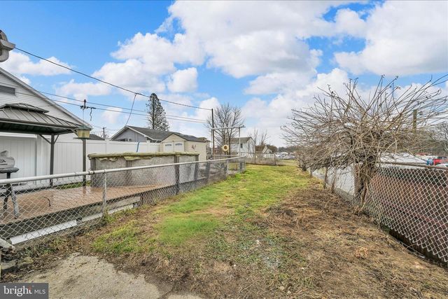 120 E CHESTNUT ST, Frackville, PA 17931