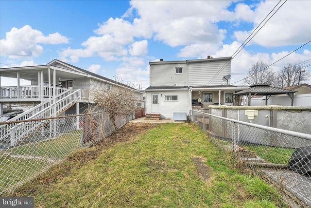 120 E CHESTNUT ST, Frackville, PA 17931