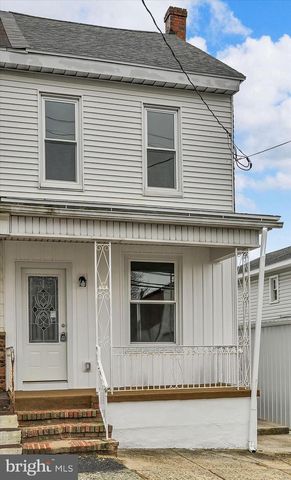 120 E CHESTNUT ST, Frackville, PA 17931