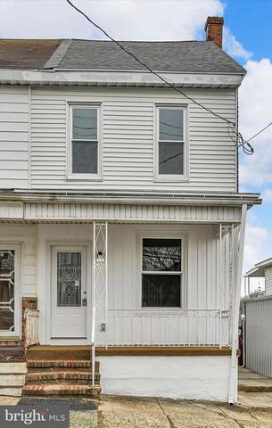 120 E CHESTNUT ST, Frackville, PA 17931