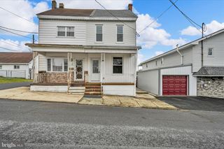 120 E CHESTNUT ST, Frackville, PA 17931