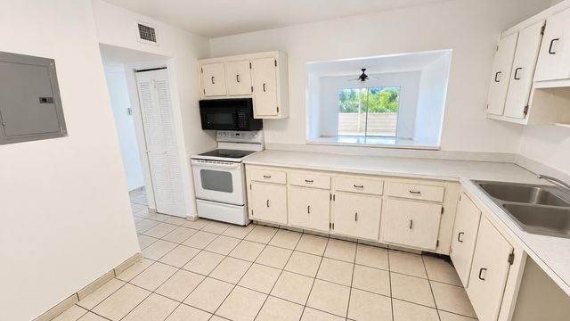 4131 STIRLING 305, Dania Beach, FL 33314