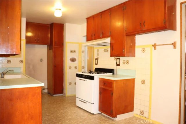 838 E G, Colton, CA 92324