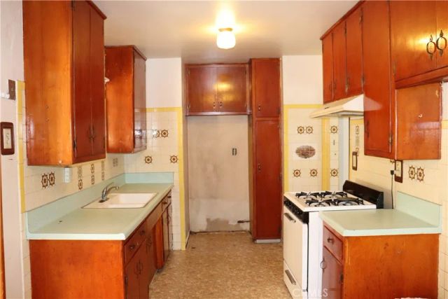 838 E G, Colton, CA 92324