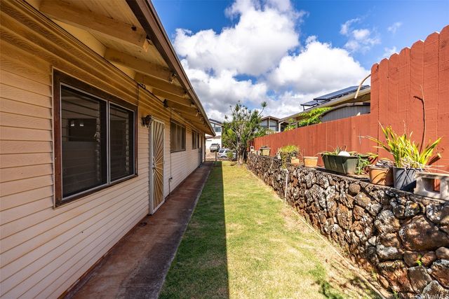 98-1605 Piki Street, Aiea, HI 96701