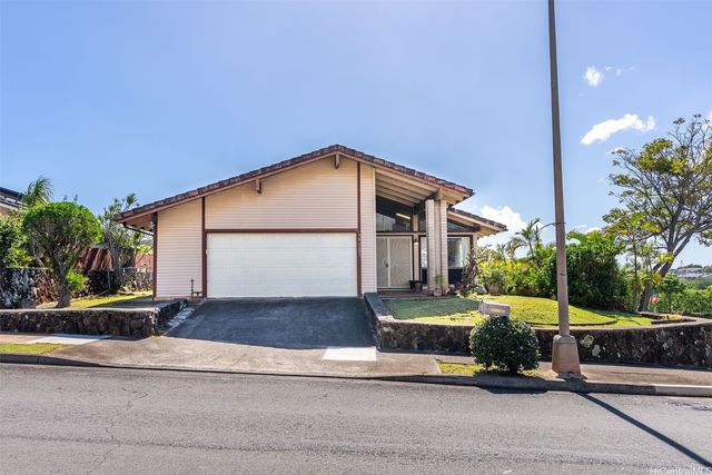 98-1605 Piki Street, Aiea, HI 96701