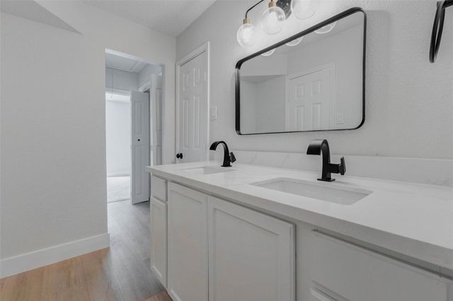 7427 Willow Oak Drive, Baytown, TX 77521