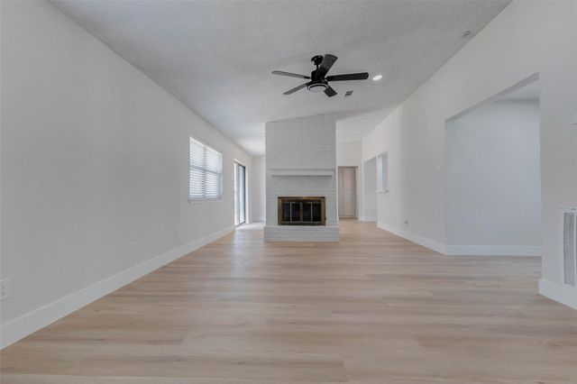 7427 Willow Oak Drive, Baytown, TX 77521