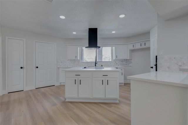 7427 Willow Oak Drive, Baytown, TX 77521