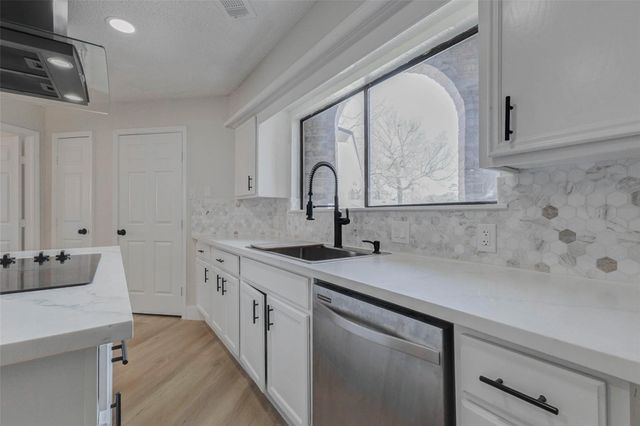 7427 Willow Oak Drive, Baytown, TX 77521