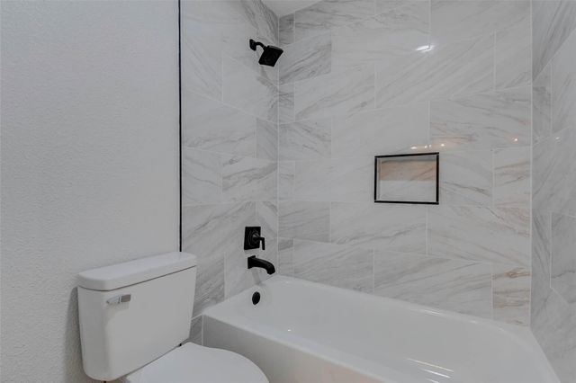 7427 Willow Oak Drive, Baytown, TX 77521