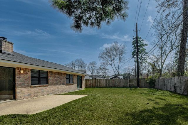 7427 Willow Oak Drive, Baytown, TX 77521