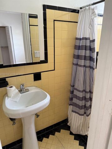 2978 NW 28th St, Miami, FL 33142