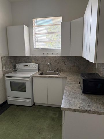 2978 NW 28th St, Miami, FL 33142