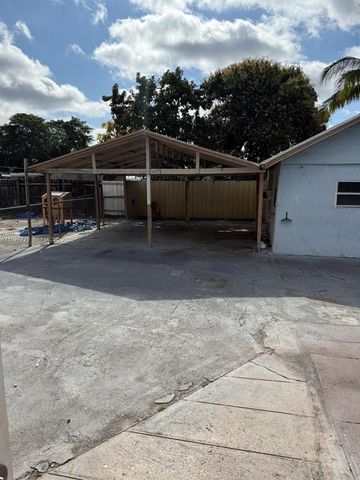2978 NW 28th St, Miami, FL 33142