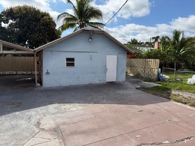 2978 NW 28th St, Miami, FL 33142