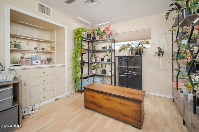 2402 N 36TH Place, Phoenix, AZ 85008