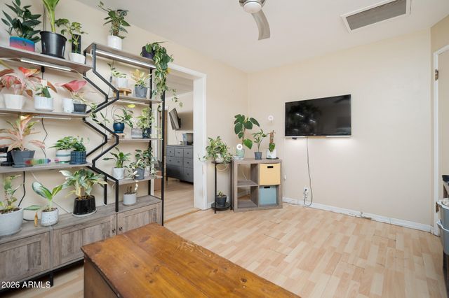 2402 N 36TH Place, Phoenix, AZ 85008