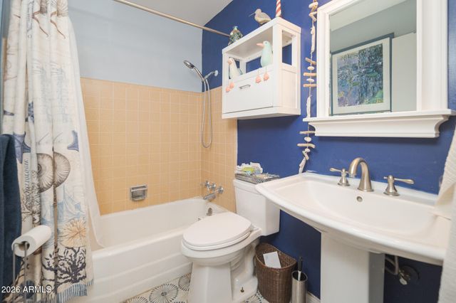 2402 N 36TH Place, Phoenix, AZ 85008