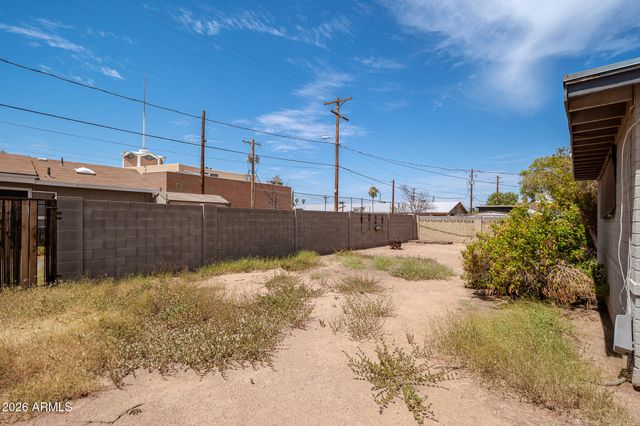 2402 N 36TH Place, Phoenix, AZ 85008