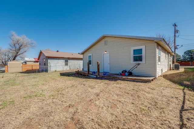 106 S Canadian Street, Wheeler, TX 79096