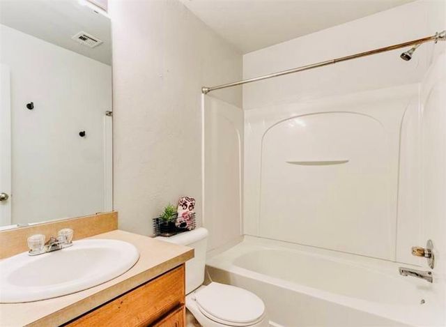 2705 SW Fennel Road, Oklahoma City, OK 73128