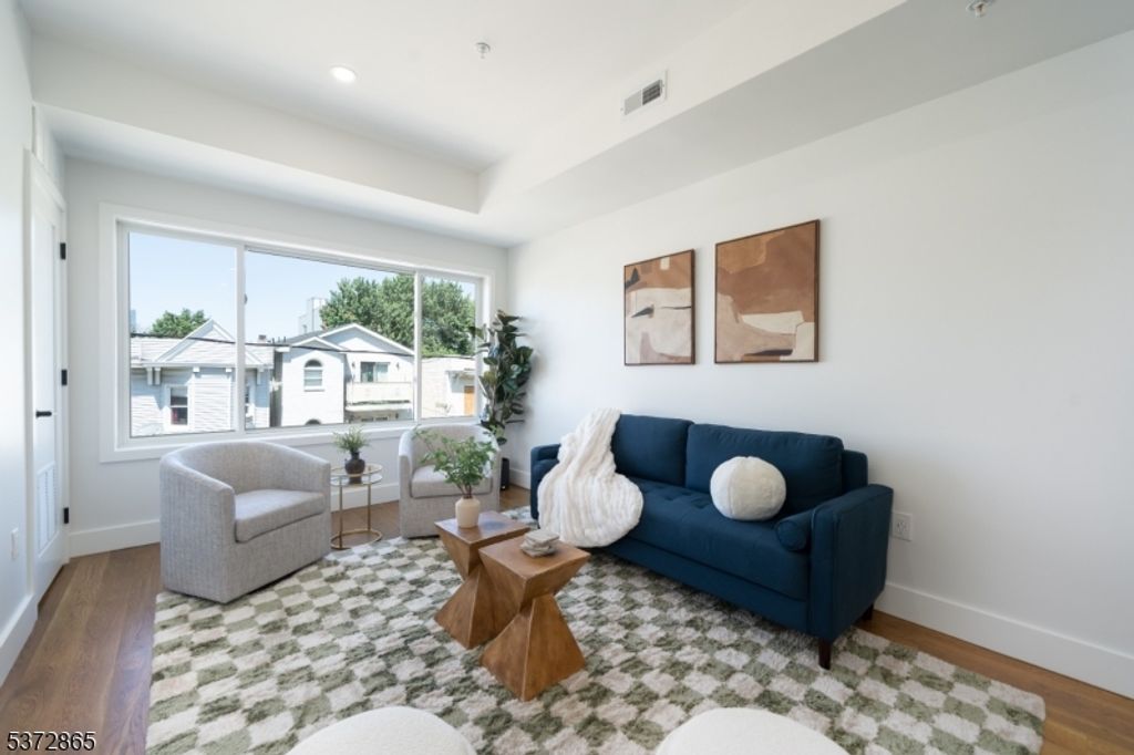 67 Virginia Ave 3, Jersey City, NJ 07304