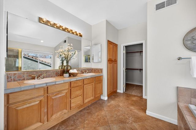 1425 Humbug Creek Dr, Folsom, CA 95630