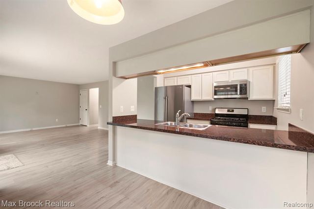 1020 Oregon Boulevard, Waterford, MI 48327