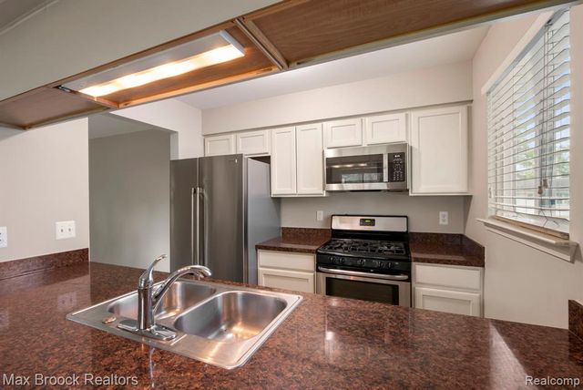 1020 Oregon Boulevard, Waterford, MI 48327